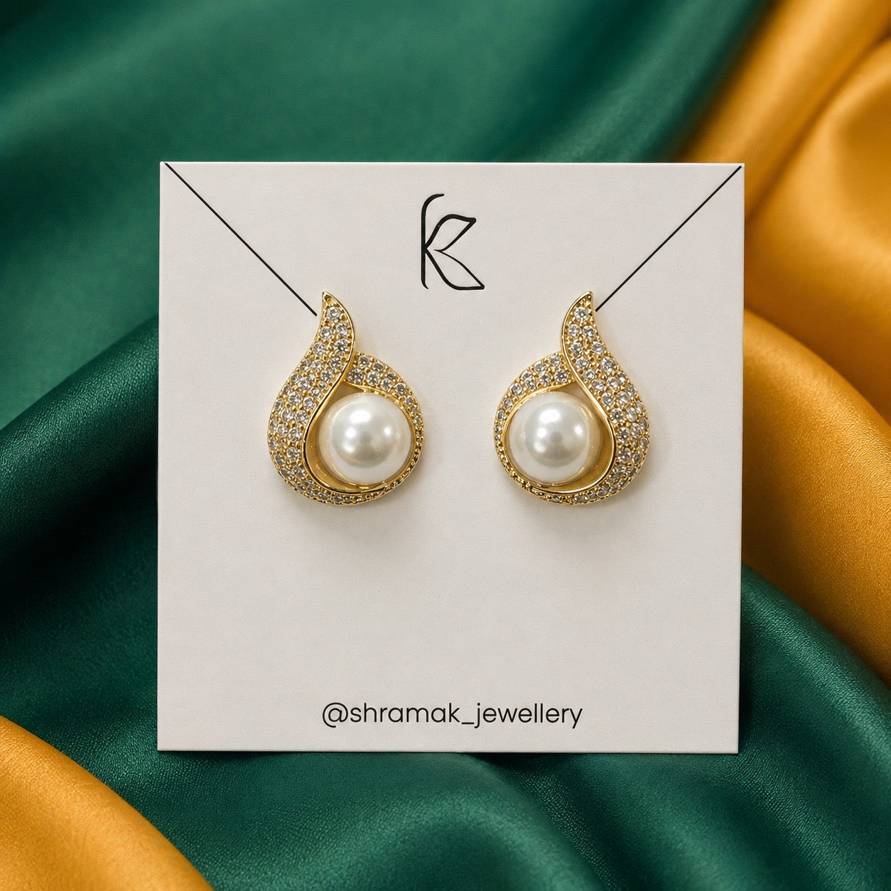 Golden Pearl Aura Studs